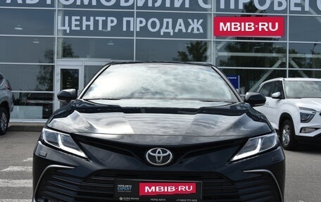 Toyota Camry, 2021 год, 3 200 000 рублей, 2 фотография