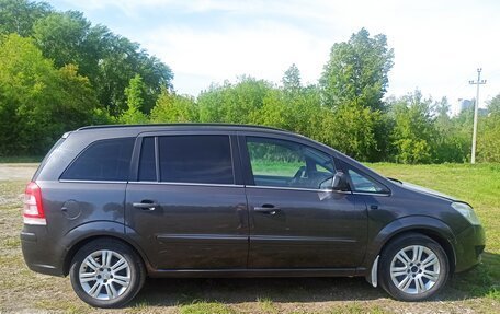 Opel Zafira B, 2011 год, 720 000 рублей, 2 фотография