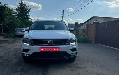 Volkswagen Tiguan II, 2021 год, 2 600 000 рублей, 2 фотография