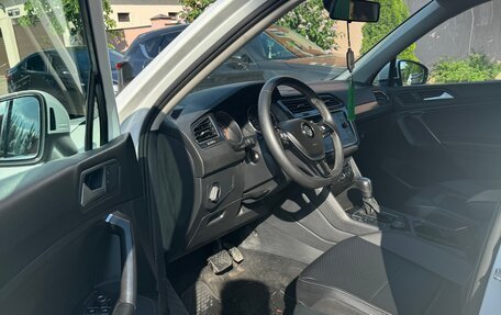 Volkswagen Tiguan II, 2021 год, 2 600 000 рублей, 13 фотография