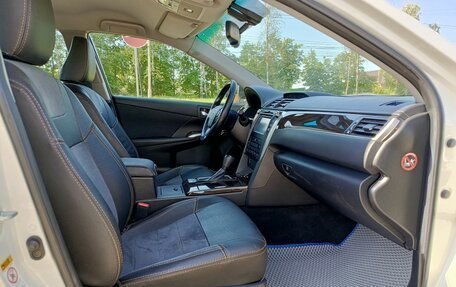 Toyota Camry, 2017 год, 2 000 000 рублей, 13 фотография