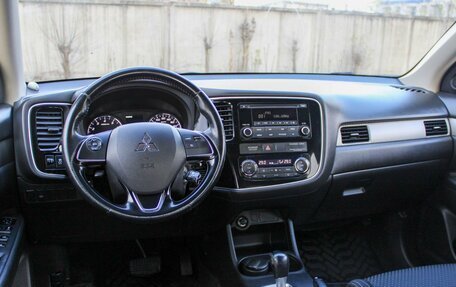 Mitsubishi Outlander III рестайлинг 3, 2015 год, 1 420 000 рублей, 11 фотография
