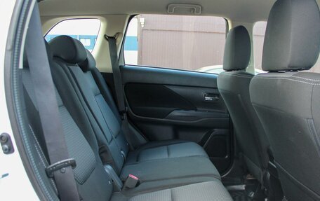 Mitsubishi Outlander III рестайлинг 3, 2015 год, 1 420 000 рублей, 12 фотография