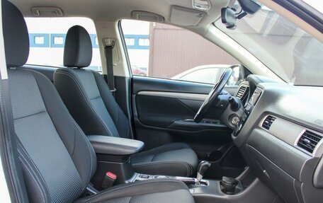 Mitsubishi Outlander III рестайлинг 3, 2015 год, 1 420 000 рублей, 13 фотография