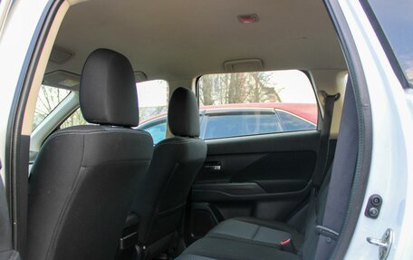 Mitsubishi Outlander III рестайлинг 3, 2015 год, 1 420 000 рублей, 16 фотография