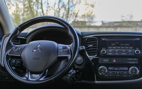 Mitsubishi Outlander III рестайлинг 3, 2015 год, 1 420 000 рублей, 17 фотография