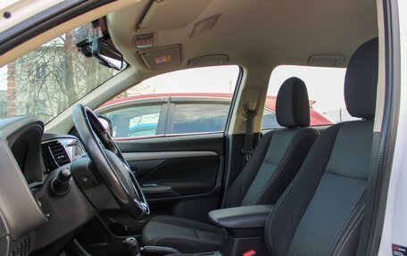 Mitsubishi Outlander III рестайлинг 3, 2015 год, 1 420 000 рублей, 15 фотография