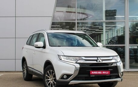 Mitsubishi Outlander III рестайлинг 3, 2015 год, 1 420 000 рублей, 7 фотография