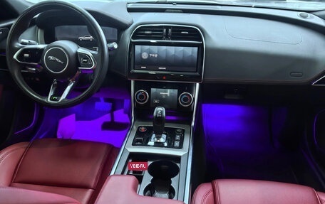 Jaguar XE I рестайлинг, 2022 год, 2 352 000 рублей, 4 фотография