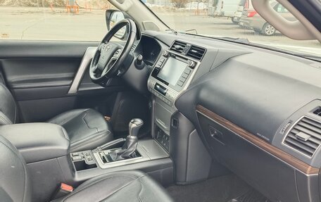 Toyota Land Cruiser Prado 150 рестайлинг 2, 2019 год, 5 208 500 рублей, 12 фотография