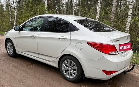 Hyundai Solaris II рестайлинг, 2015 год, 1 050 000 рублей, 4 фотография