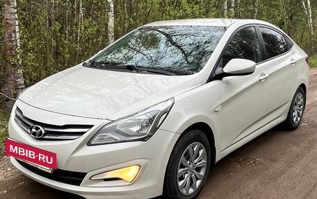 Hyundai Solaris II рестайлинг, 2015 год, 1 050 000 рублей, 2 фотография