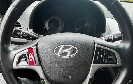 Hyundai Solaris II рестайлинг, 2015 год, 1 050 000 рублей, 13 фотография