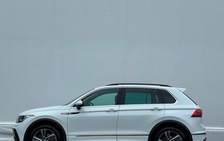 Volkswagen Tiguan II, 2022 год, 4 362 800 рублей, 15 фотография