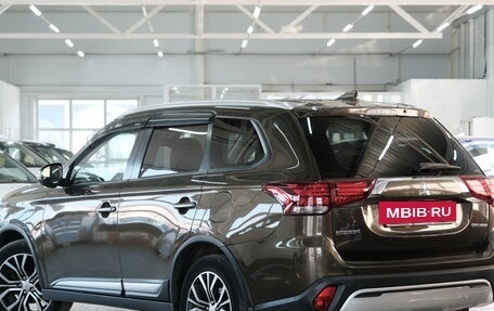 Mitsubishi Outlander III рестайлинг 3, 2017 год, 1 999 000 рублей, 3 фотография