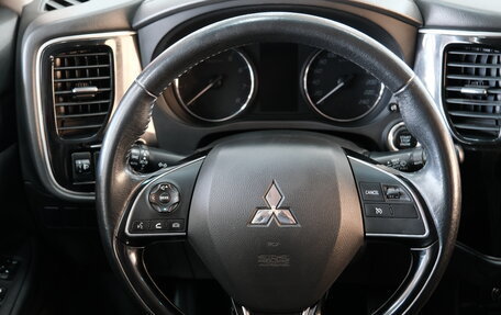 Mitsubishi Outlander III рестайлинг 3, 2017 год, 1 999 000 рублей, 11 фотография