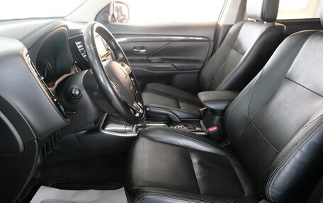 Mitsubishi Outlander III рестайлинг 3, 2017 год, 1 999 000 рублей, 6 фотография