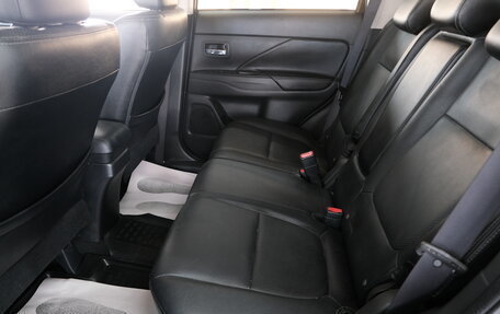 Mitsubishi Outlander III рестайлинг 3, 2017 год, 1 999 000 рублей, 20 фотография