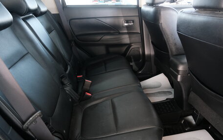 Mitsubishi Outlander III рестайлинг 3, 2017 год, 1 999 000 рублей, 21 фотография