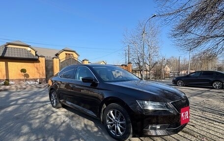 Skoda Superb III рестайлинг, 2017 год, 2 600 000 рублей, 2 фотография