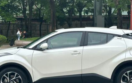 Toyota C-HR I рестайлинг, 2021 год, 1 900 000 рублей, 4 фотография
