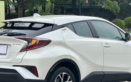 Toyota C-HR I рестайлинг, 2021 год, 1 900 000 рублей, 5 фотография