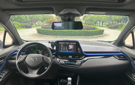 Toyota C-HR I рестайлинг, 2021 год, 1 900 000 рублей, 11 фотография