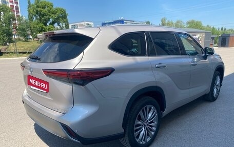 Toyota Highlander, 2025 год, 6 000 000 рублей, 4 фотография