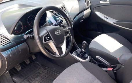 Hyundai Solaris II рестайлинг, 2014 год, 999 999 рублей, 5 фотография