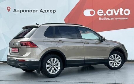 Volkswagen Tiguan II, 2021 год, 2 390 000 рублей, 6 фотография