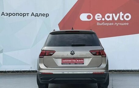 Volkswagen Tiguan II, 2021 год, 2 390 000 рублей, 5 фотография