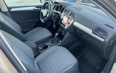 Volkswagen Tiguan II, 2021 год, 2 390 000 рублей, 9 фотография