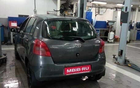 Toyota Yaris III рестайлинг, 2008 год, 450 000 рублей, 4 фотография