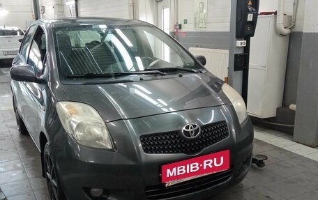 Toyota Yaris III рестайлинг, 2008 год, 450 000 рублей, 2 фотография