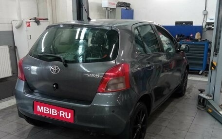 Toyota Yaris III рестайлинг, 2008 год, 450 000 рублей, 3 фотография