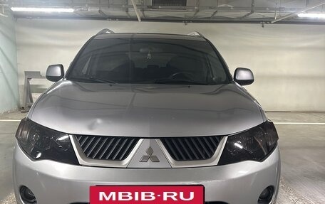 Mitsubishi Outlander III рестайлинг 3, 2008 год, 1 049 000 рублей, 2 фотография