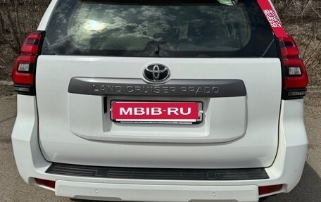 Toyota Land Cruiser Prado 150 рестайлинг 2, 2018 год, 5 000 000 рублей, 3 фотография