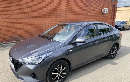 Hyundai Solaris II рестайлинг, 2021 год, 1 700 000 рублей, 2 фотография