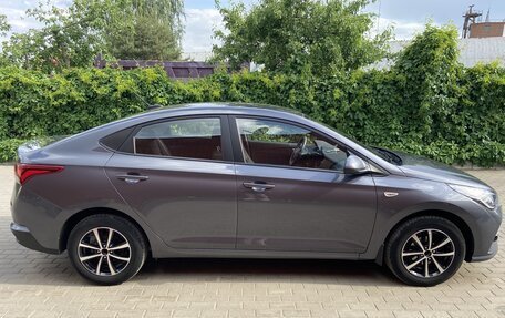 Hyundai Solaris II рестайлинг, 2021 год, 1 700 000 рублей, 4 фотография
