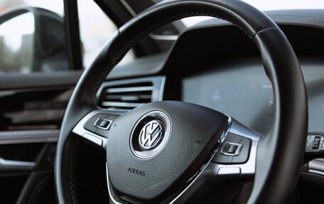 Volkswagen Touareg III, 2019 год, 5 980 000 рублей, 16 фотография
