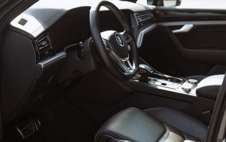 Volkswagen Touareg III, 2019 год, 5 980 000 рублей, 18 фотография