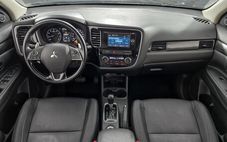 Mitsubishi Outlander III рестайлинг 3, 2015 год, 1 859 000 рублей, 14 фотография