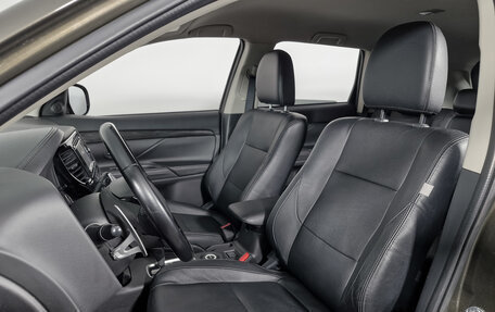 Mitsubishi Outlander III рестайлинг 3, 2015 год, 1 859 000 рублей, 10 фотография