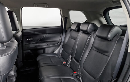 Mitsubishi Outlander III рестайлинг 3, 2015 год, 1 859 000 рублей, 11 фотография