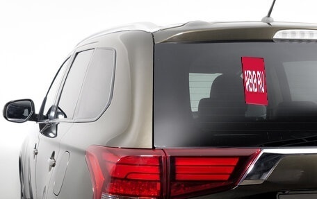Mitsubishi Outlander III рестайлинг 3, 2015 год, 1 859 000 рублей, 9 фотография