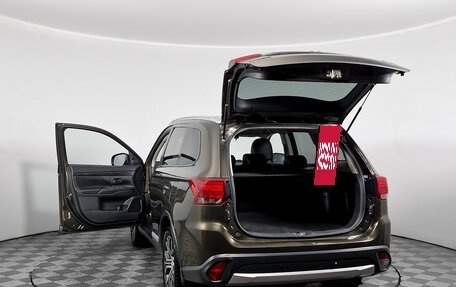 Mitsubishi Outlander III рестайлинг 3, 2015 год, 1 859 000 рублей, 8 фотография