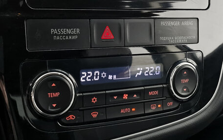 Mitsubishi Outlander III рестайлинг 3, 2015 год, 1 859 000 рублей, 23 фотография