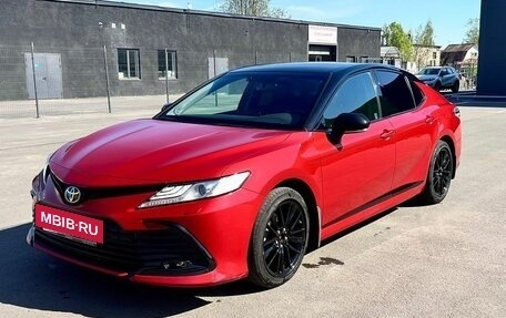 Toyota Camry, 2021 год, 3 200 000 рублей, 2 фотография