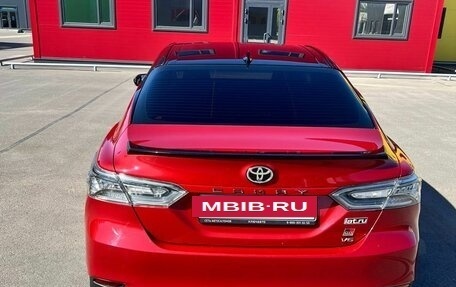Toyota Camry, 2021 год, 3 200 000 рублей, 6 фотография