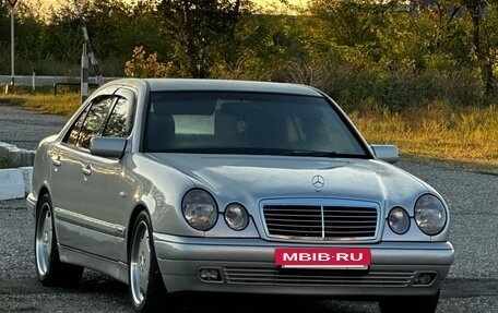 Mercedes-Benz E-Класс, 1997 год, 970 000 рублей, 31 фотография